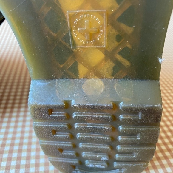 Dr. Martens Delaney Black Pebbled Iridescent
Metallic Boots. Size 5 Women's - Picture 14 of 16